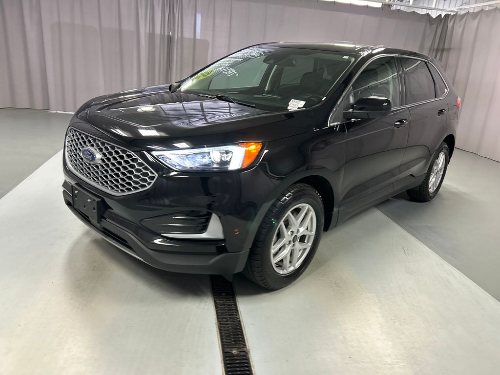 2024 Ford Edge Titanium photo 3