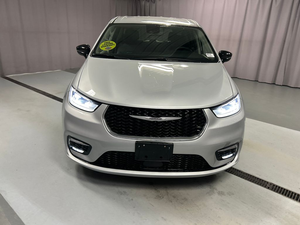 Used 2024 Chrysler Pacifica Touring L with VIN 2C4RC1BG1RR123095 for sale in Lima, OH