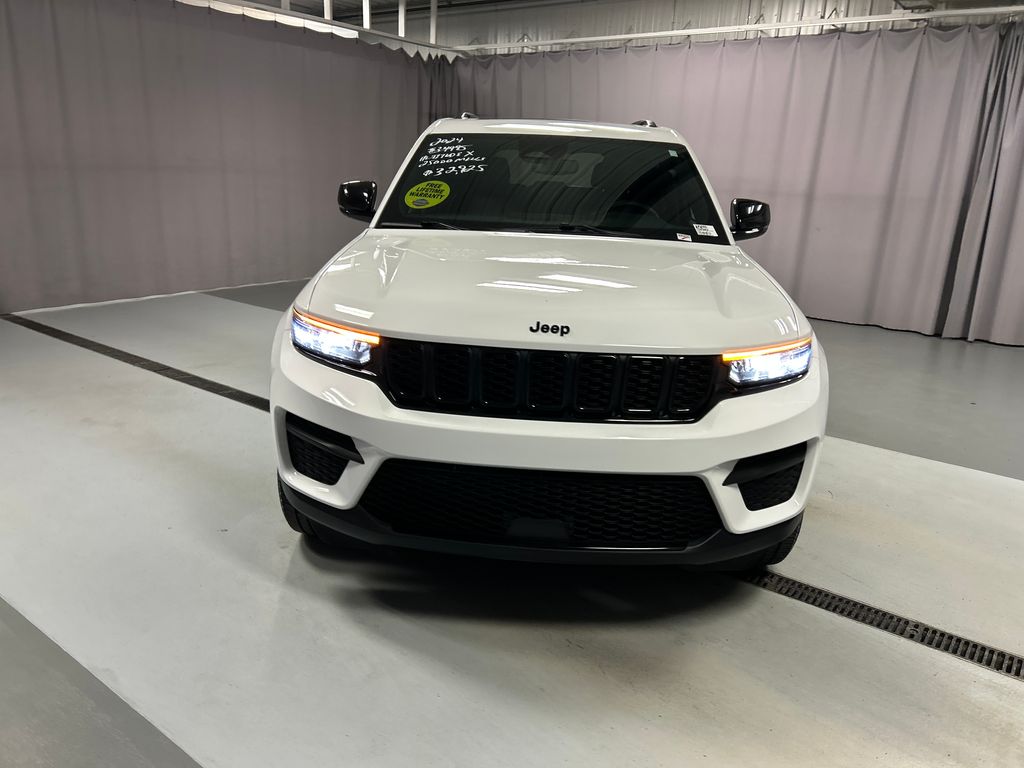 2024 Jeep Grand Cherokee Laredo photo 2