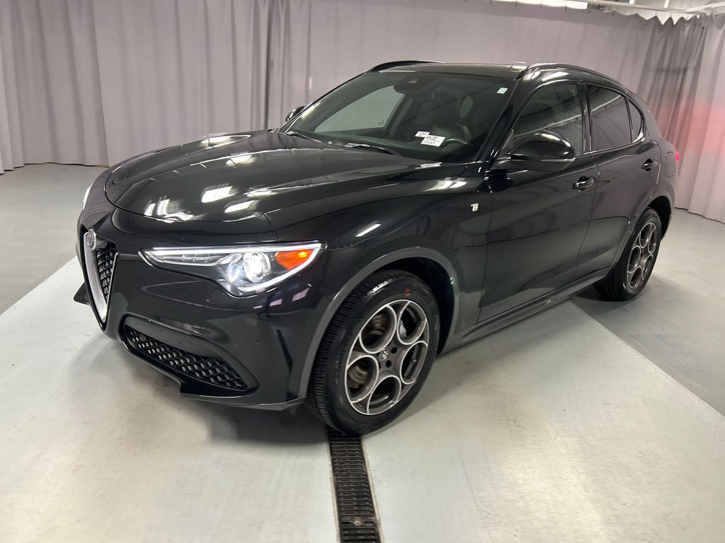 2023 Alfa Romeo Stelvio Ti photo 3