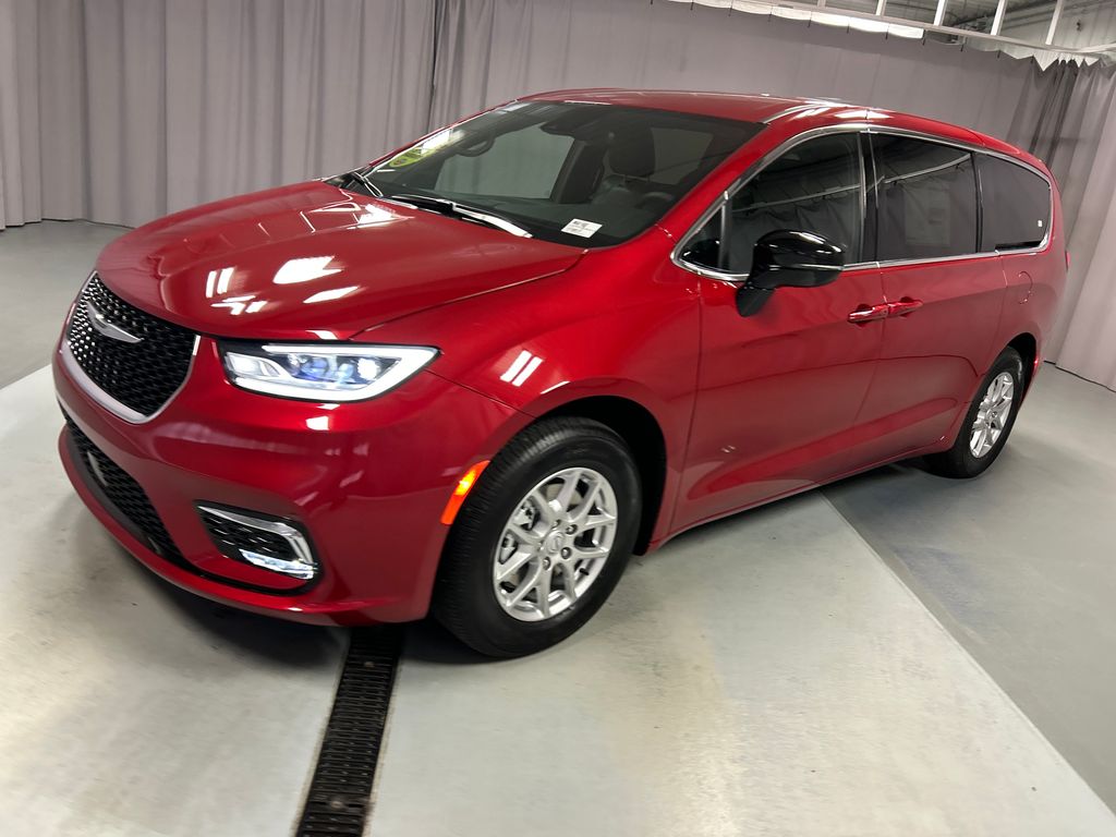 2026 Chrysler Pacifica photo 3