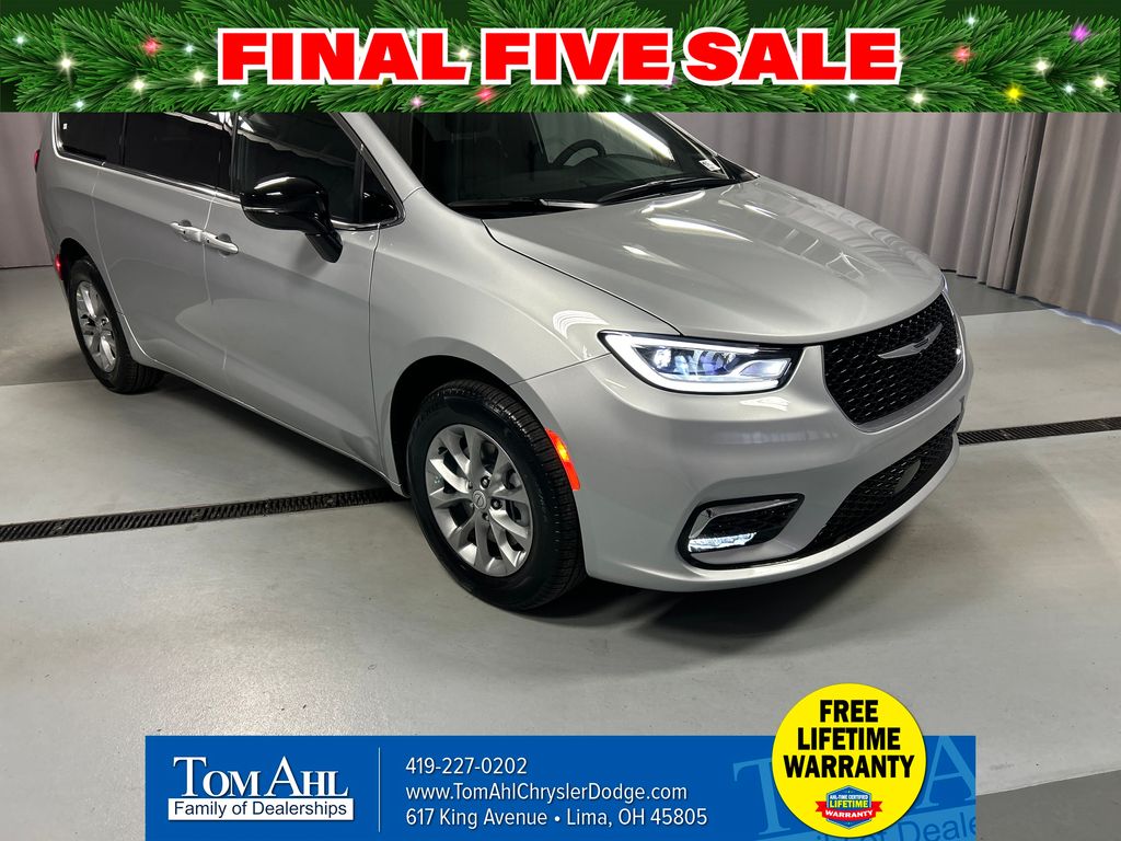 2026 Chrysler Pacifica Select's photo