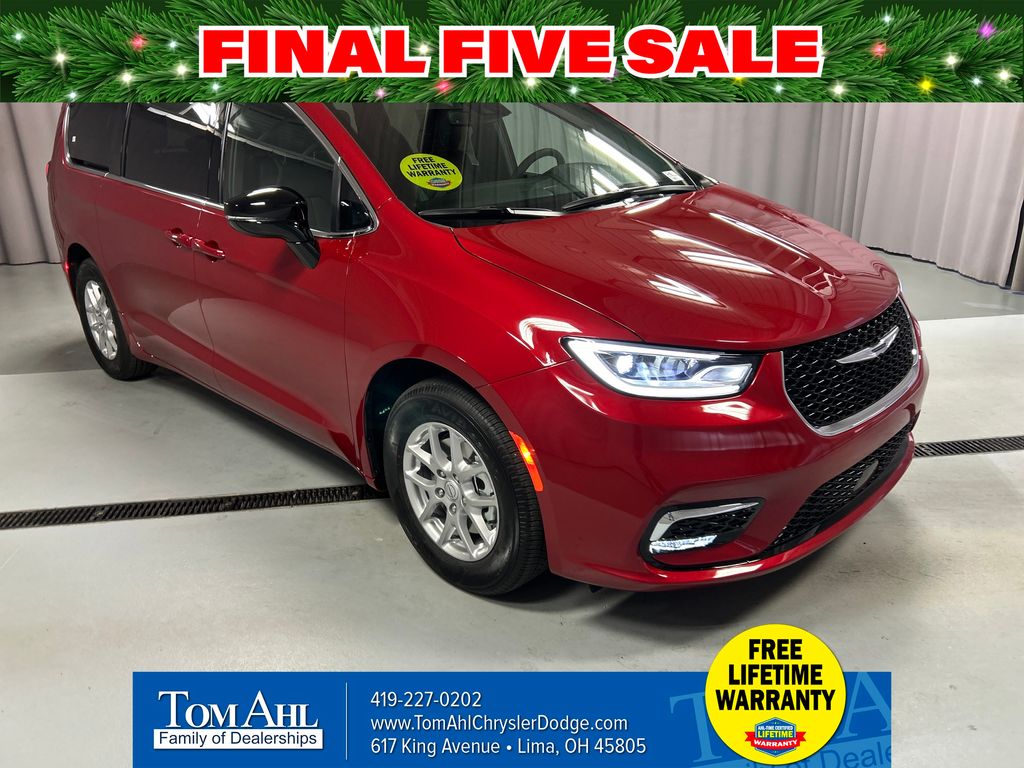 2026 Chrysler Pacifica Select's photo