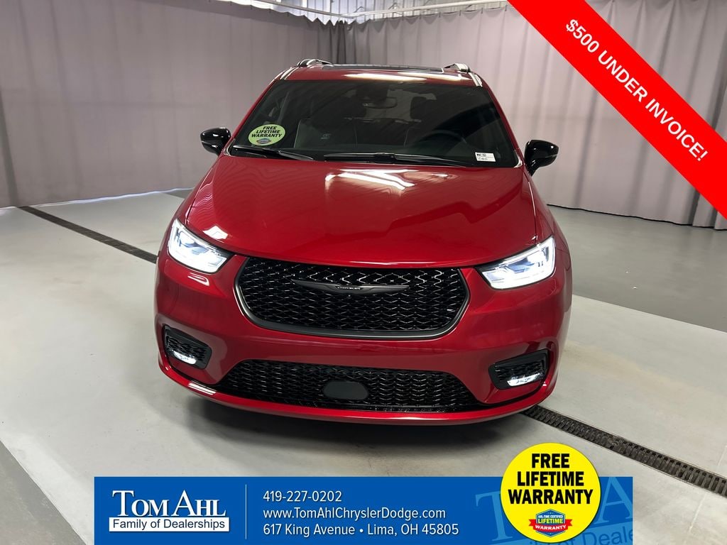 New 2026 Chrysler Pacifica LIMITED Passenger Van