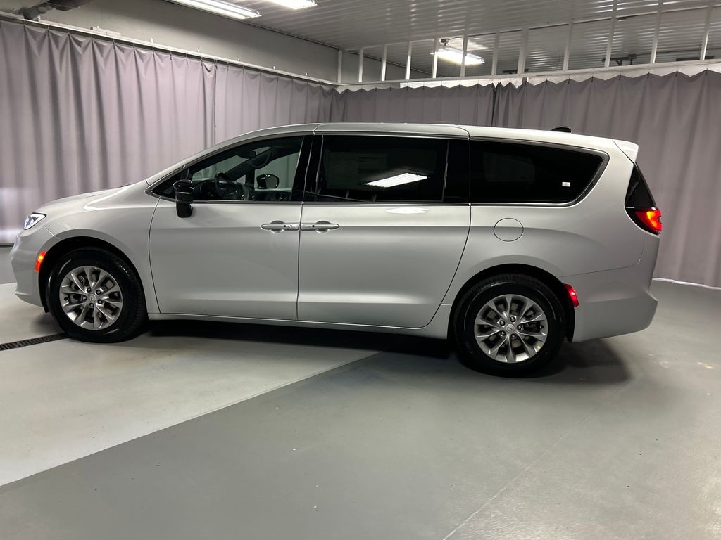 New 2026 Chrysler Pacifica SELECT AWD Passenger Van