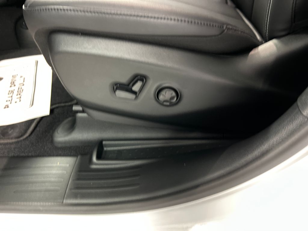 2026 Chrysler Pacifica Select - Photo 11