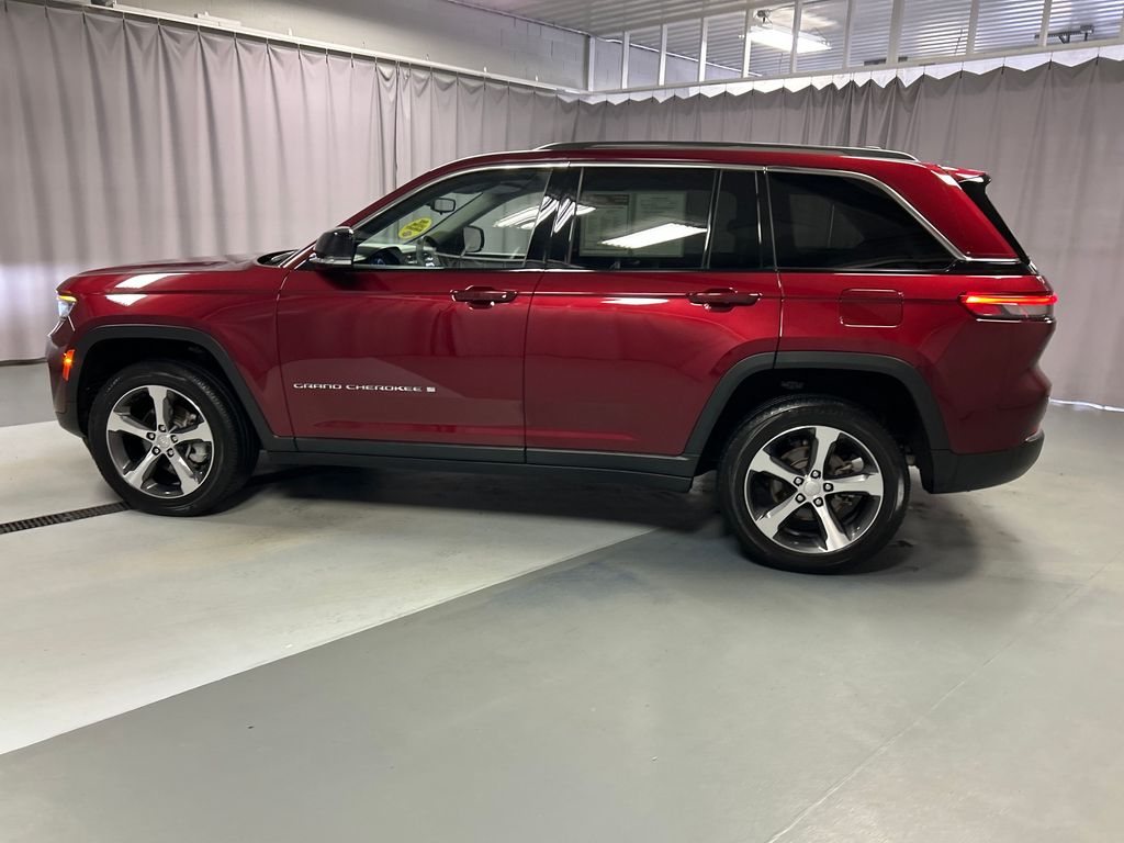 2023 Jeep Grand Cherokee Limited photo 4