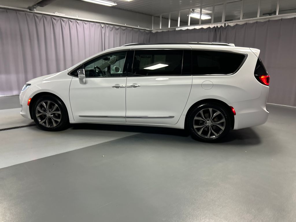 2019 Chrysler Pacifica Limited photo 4