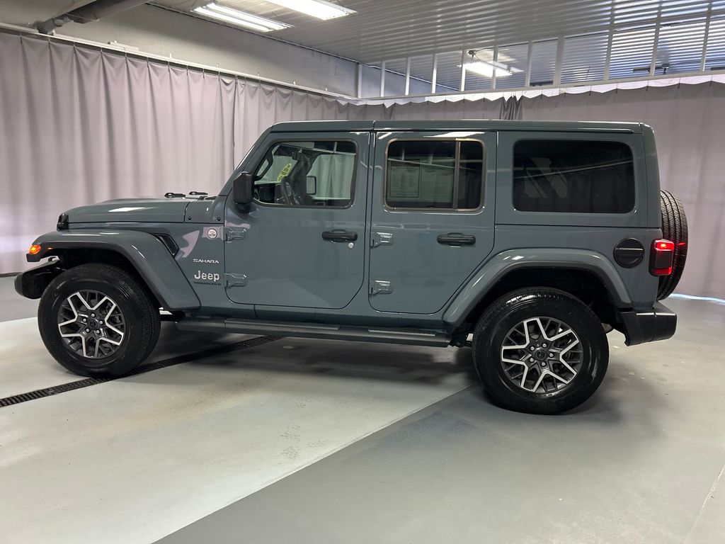 2024 Jeep Wrangler Sahara photo 4