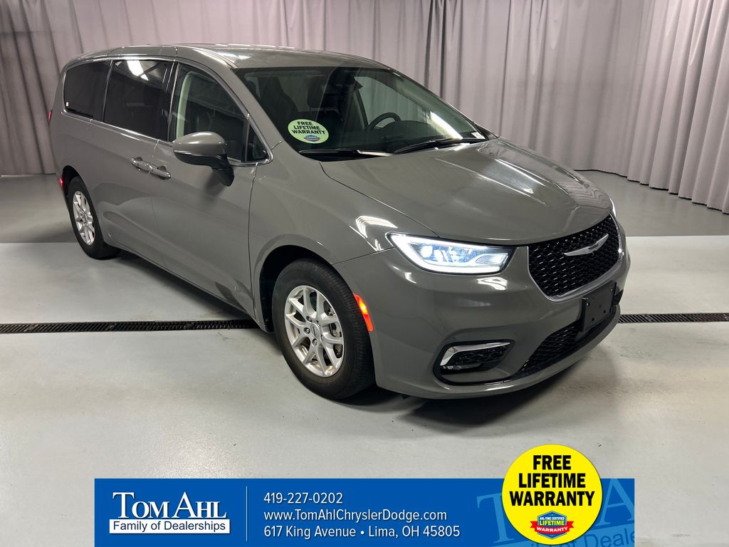 2023 Chrysler Pacifica Van Passenger Van 