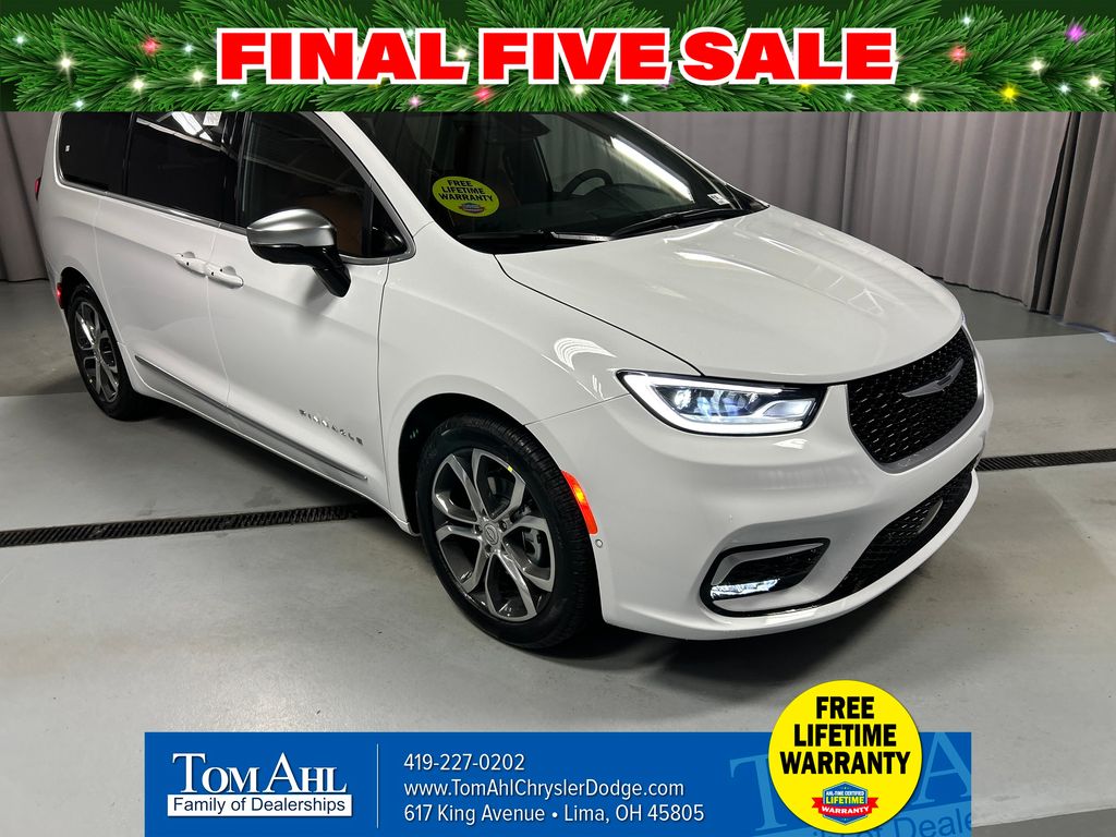 2026 Chrysler Pacifica Pinnacle's photo