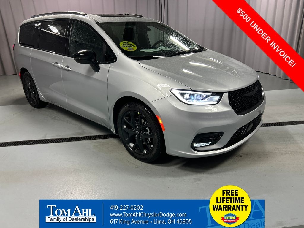 New 2026 Chrysler Pacifica LIMITED Passenger Van