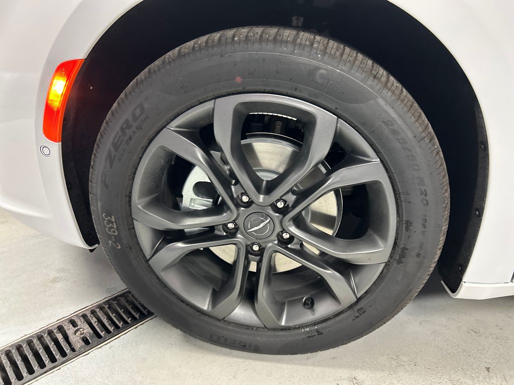 2026 Chrysler Pacifica Select - Photo 9