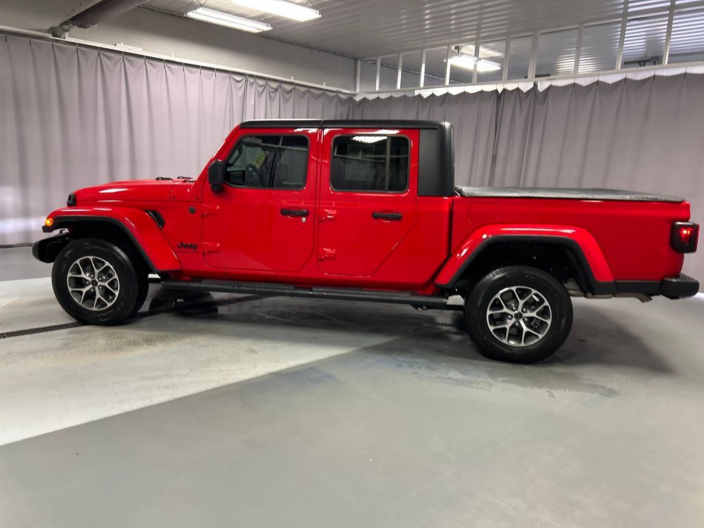 2024 Jeep Gladiator Sport photo 3