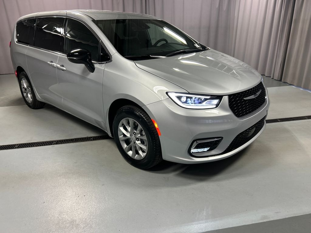 New 2026 Chrysler Pacifica SELECT AWD Passenger Van