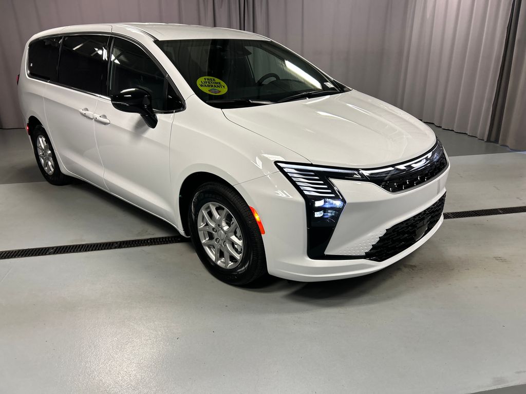 2027 Chrysler Pacifica Select's photo