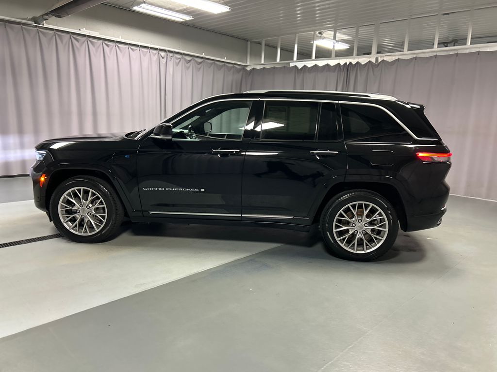 2023 Jeep Cherokee photo 3