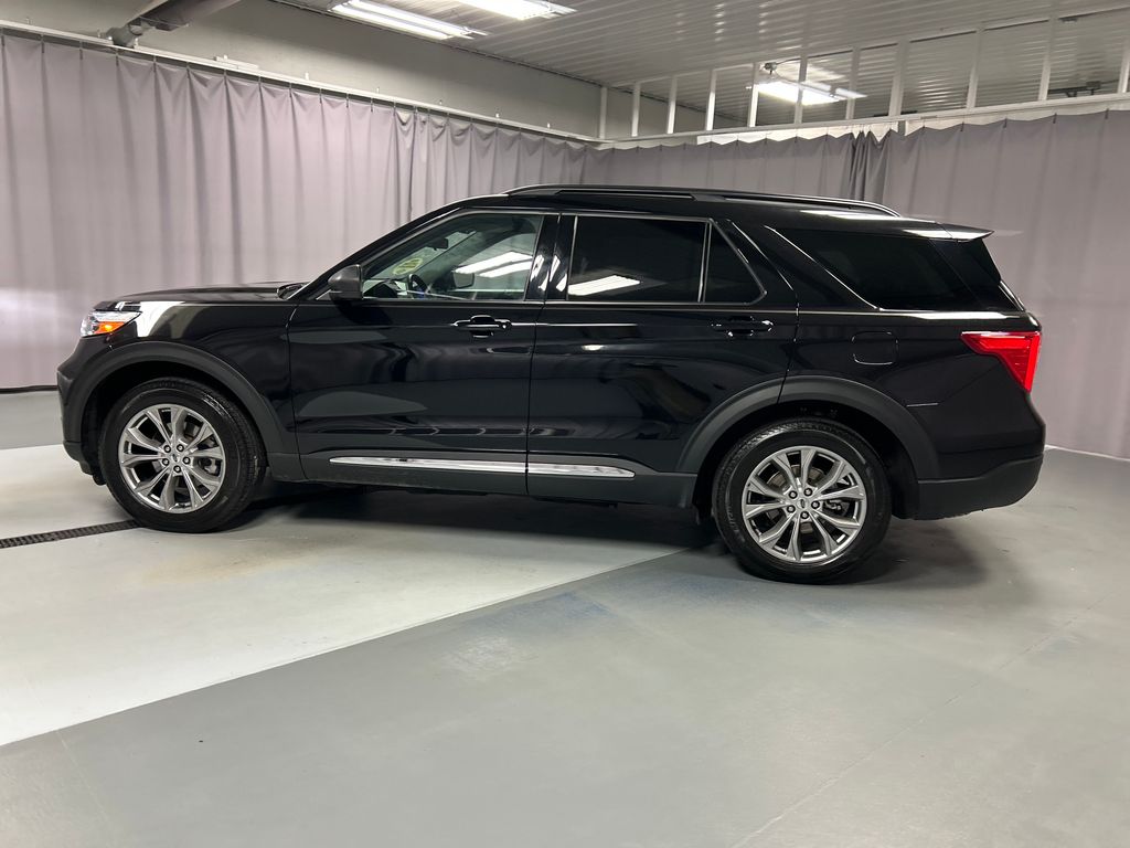 2022 Ford Explorer XLT photo 2