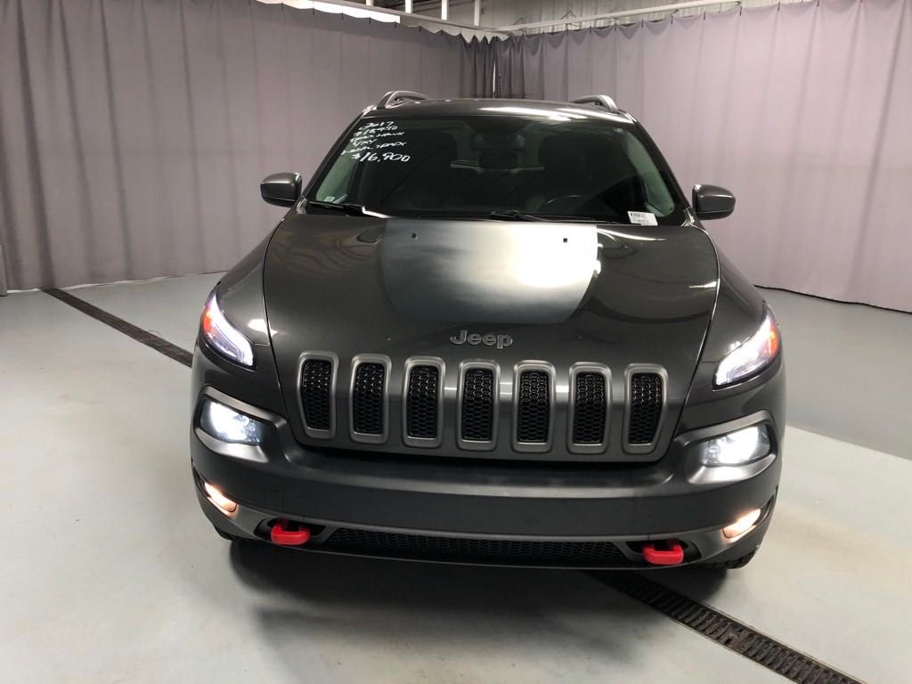 Used 2017 Jeep Cherokee Trailhawk with VIN 1C4PJMBBXHW510074 for sale in Lima, OH