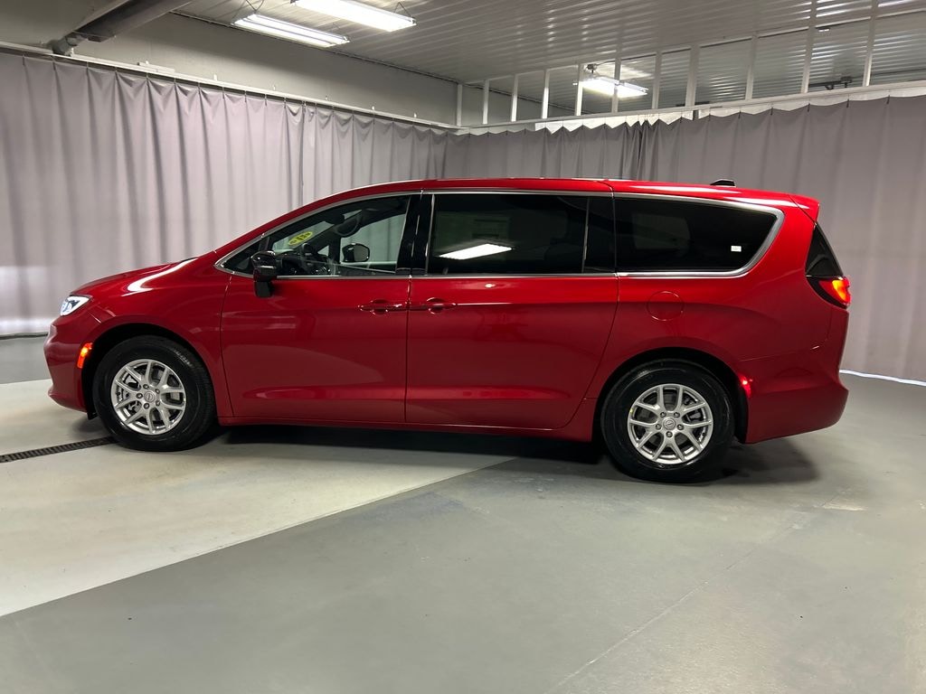 New 2026 Chrysler Pacifica SELECT Passenger Van