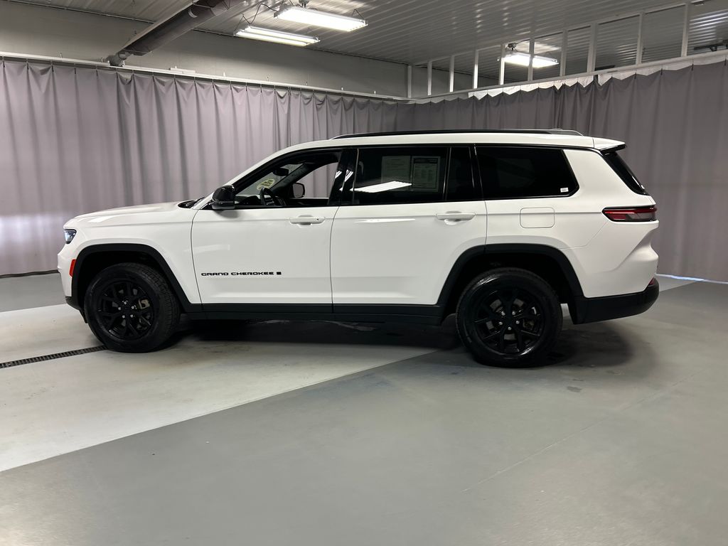 2024 Jeep Grand Cherokee Laredo photo 3