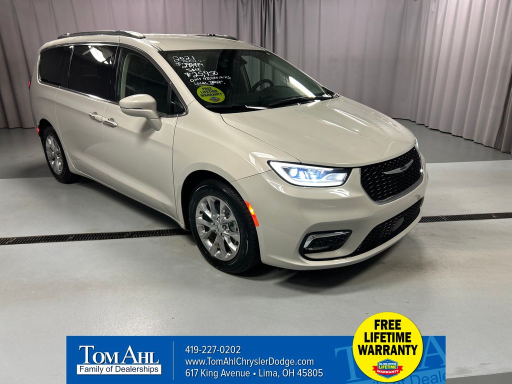 2021 Chrysler Pacifica Touring L's photo