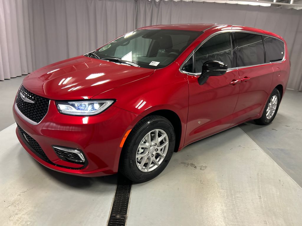 2026 Chrysler Pacifica photo 3