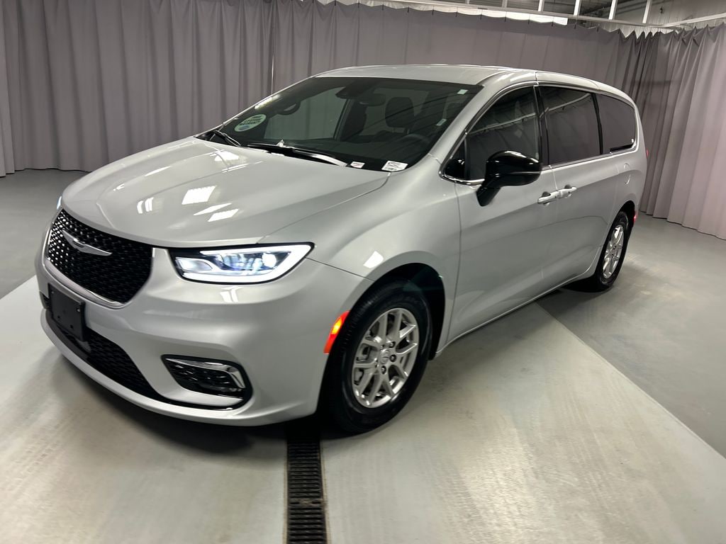 Used 2026 Chrysler Pacifica Select Van Passenger Van