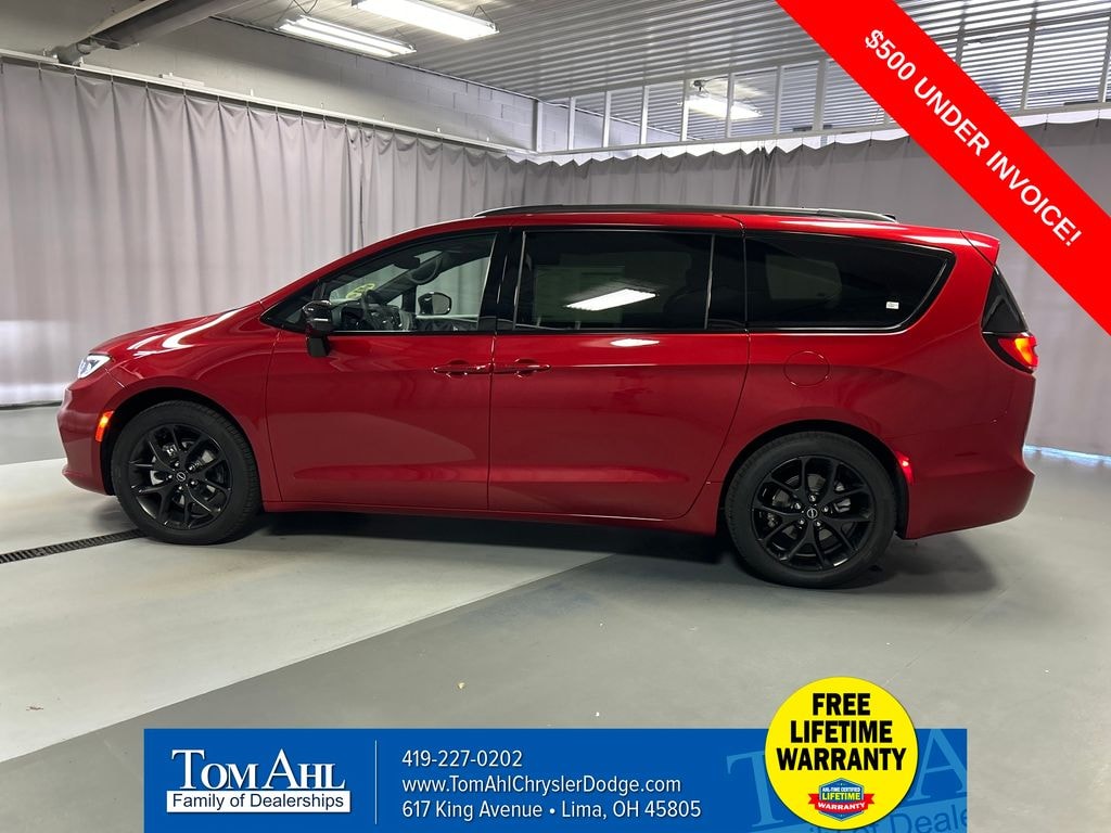 New 2026 Chrysler Pacifica LIMITED Passenger Van