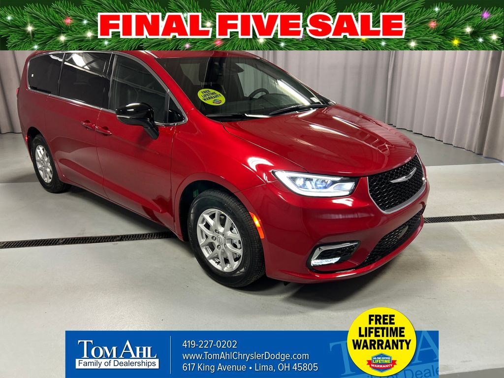 2026 Chrysler Pacifica Select's photo