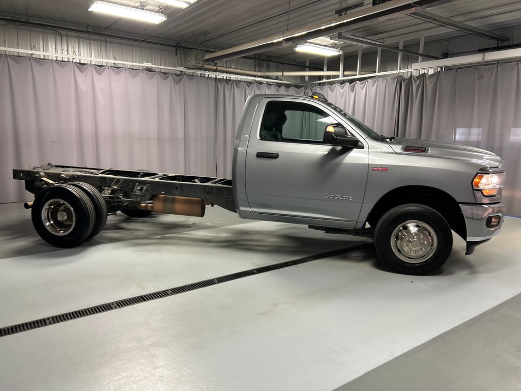 2022 RAM Ram 3500 Chassis Cab SLT - Photo 8