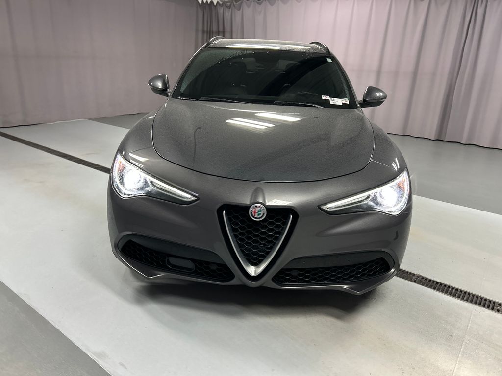 2018 Alfa Romeo Stelvio Ti photo 2