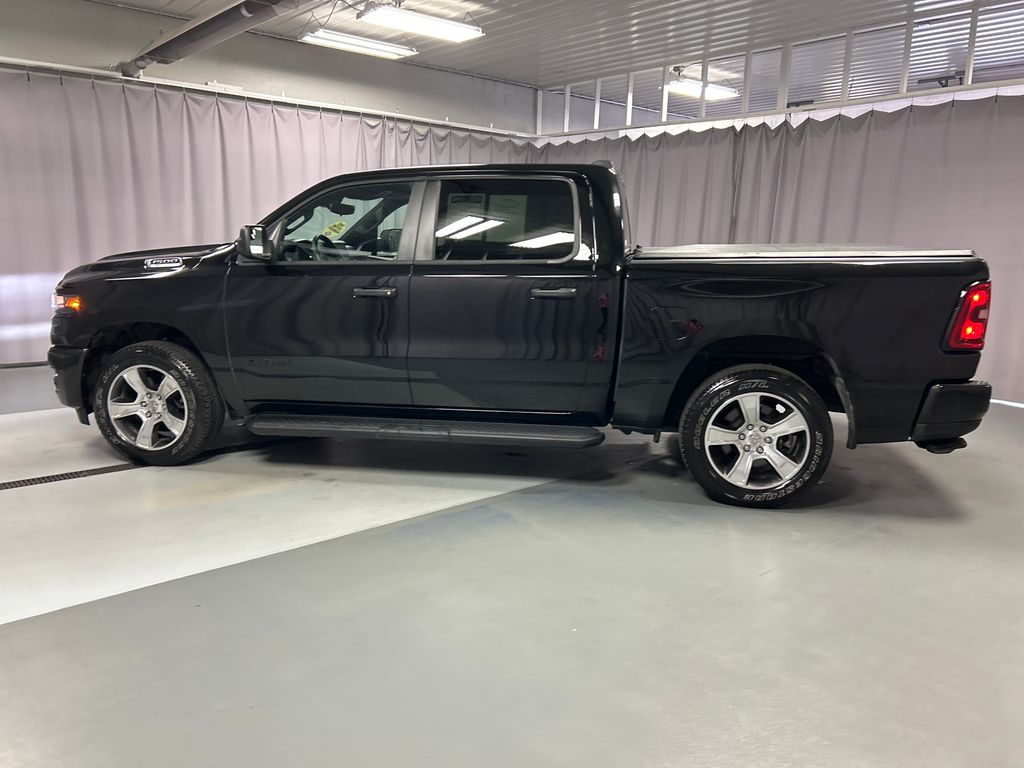 2025 Ram 1500 Tradesman photo 3
