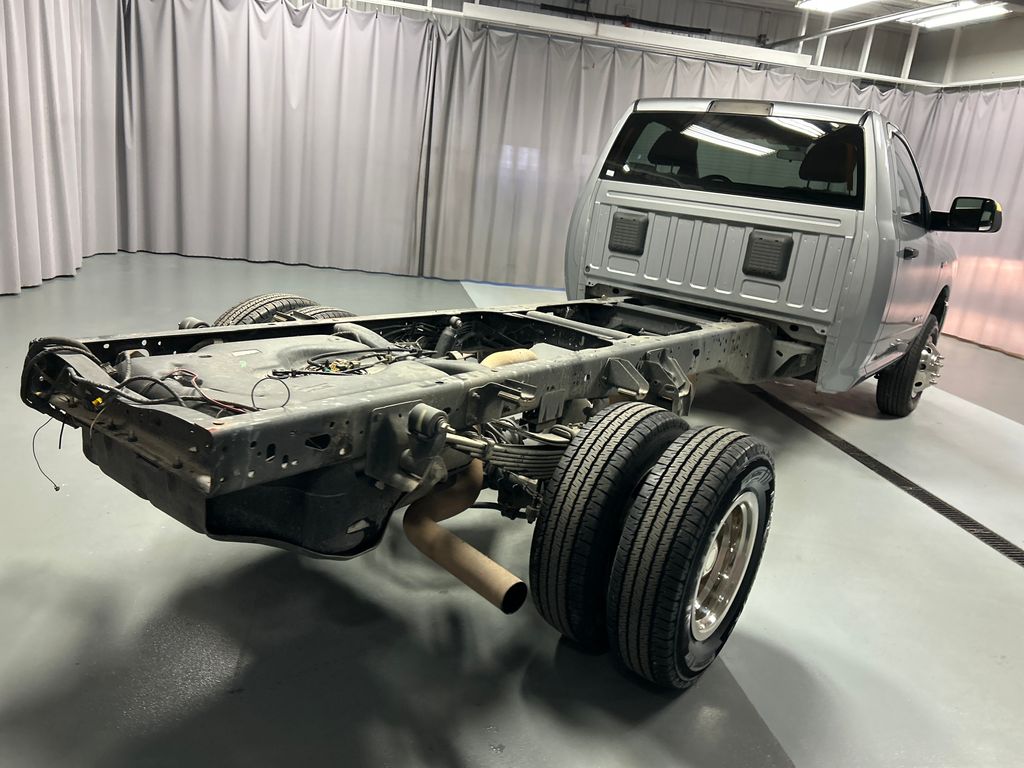 2022 RAM Ram 3500 Chassis Cab SLT - Photo 7