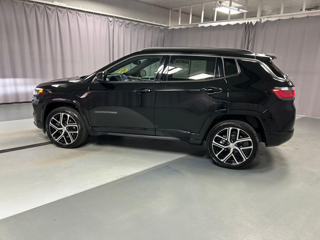 2024 Jeep Compass Limited photo 3