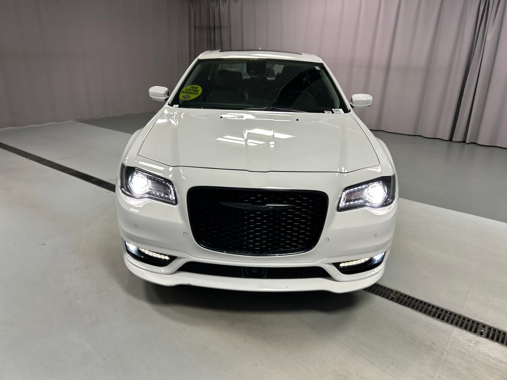 2023 Chrysler 300 Touring L photo 2