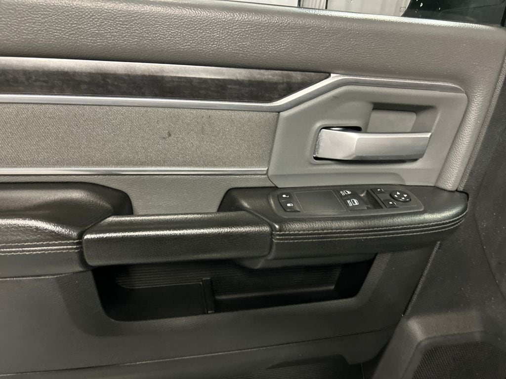 2022 RAM Ram 3500 Chassis Cab SLT - Photo 13