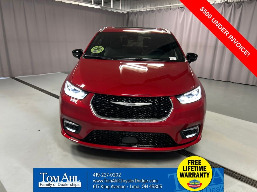 New 2026 Chrysler Pacifica LIMITED Passenger Van