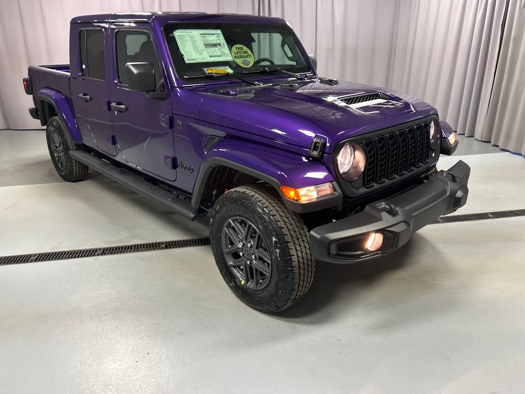 2026 Jeep Gladiator Sport S's photo