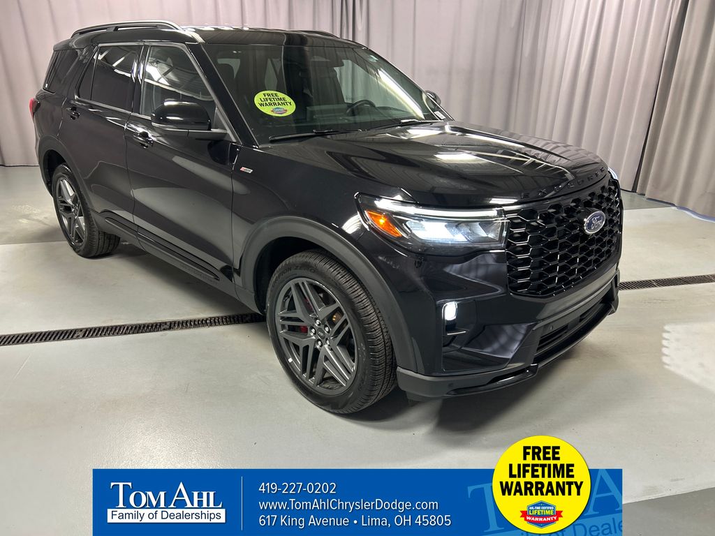 2025 Ford Explorer ST-LINE's photo
