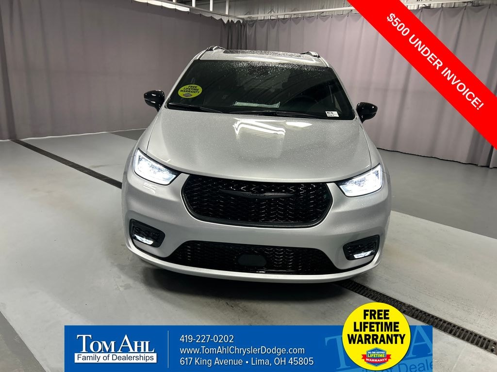 New 2026 Chrysler Pacifica LIMITED Passenger Van