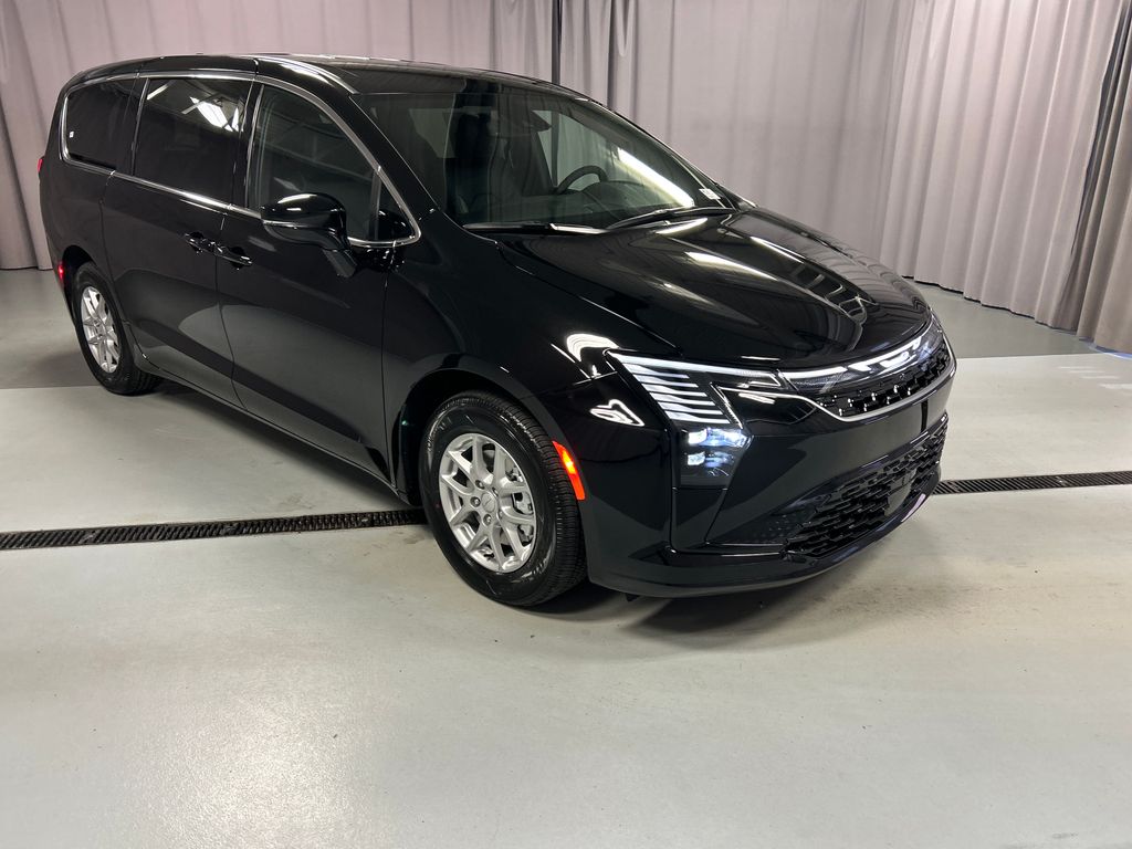 2027 Chrysler Pacifica Select's photo