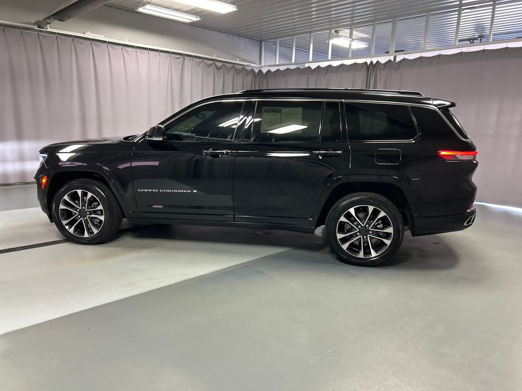 2021 Jeep Grand Cherokee Overland photo 3