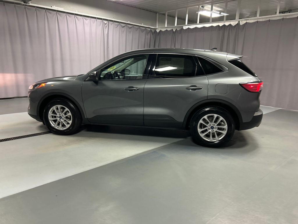 2022 Ford Escape SE photo 3