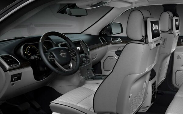 2017 Jeep Grand Cherokee interior