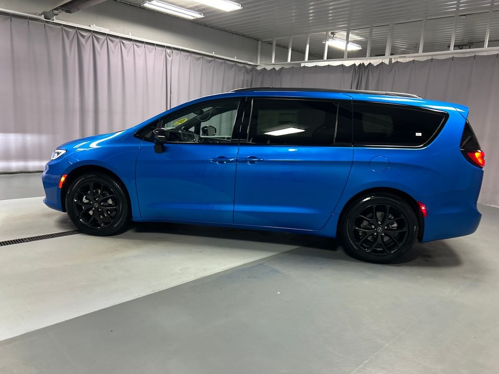 New 2026 Chrysler Pacifica SELECT Passenger Van