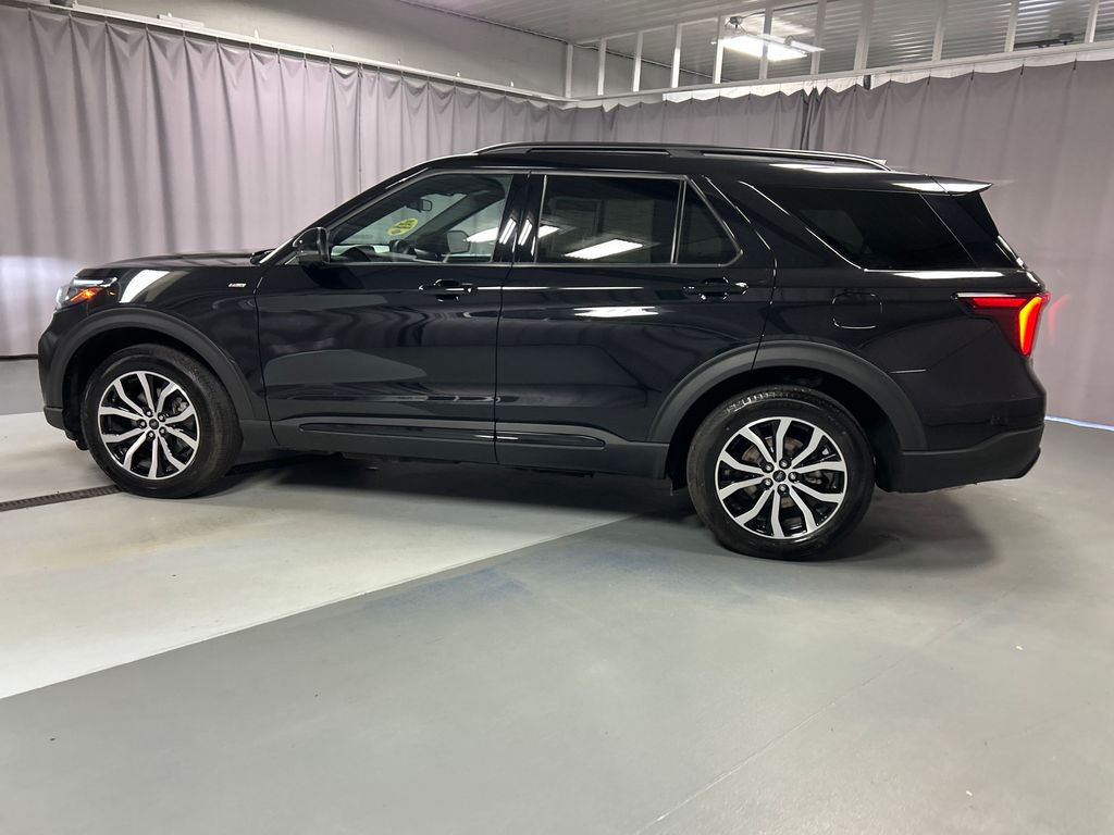 2025 Ford Explorer ST-Line photo 4