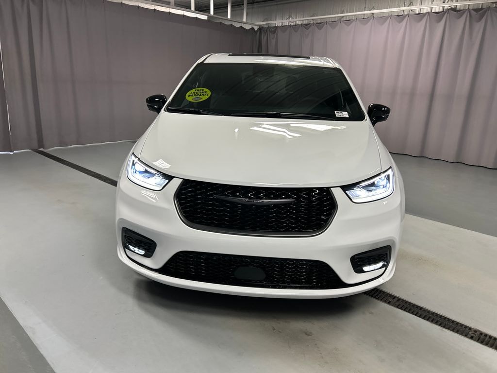 New 2026 Chrysler Pacifica SELECT Passenger Van