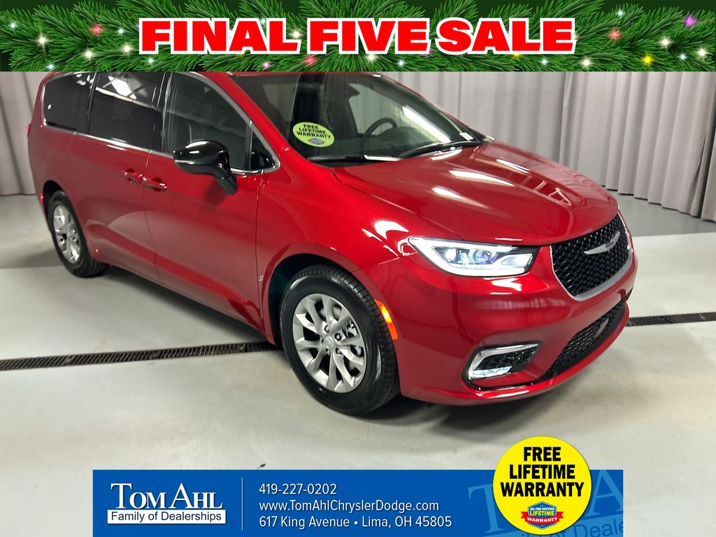 2026 Chrysler Pacifica Limited's photo