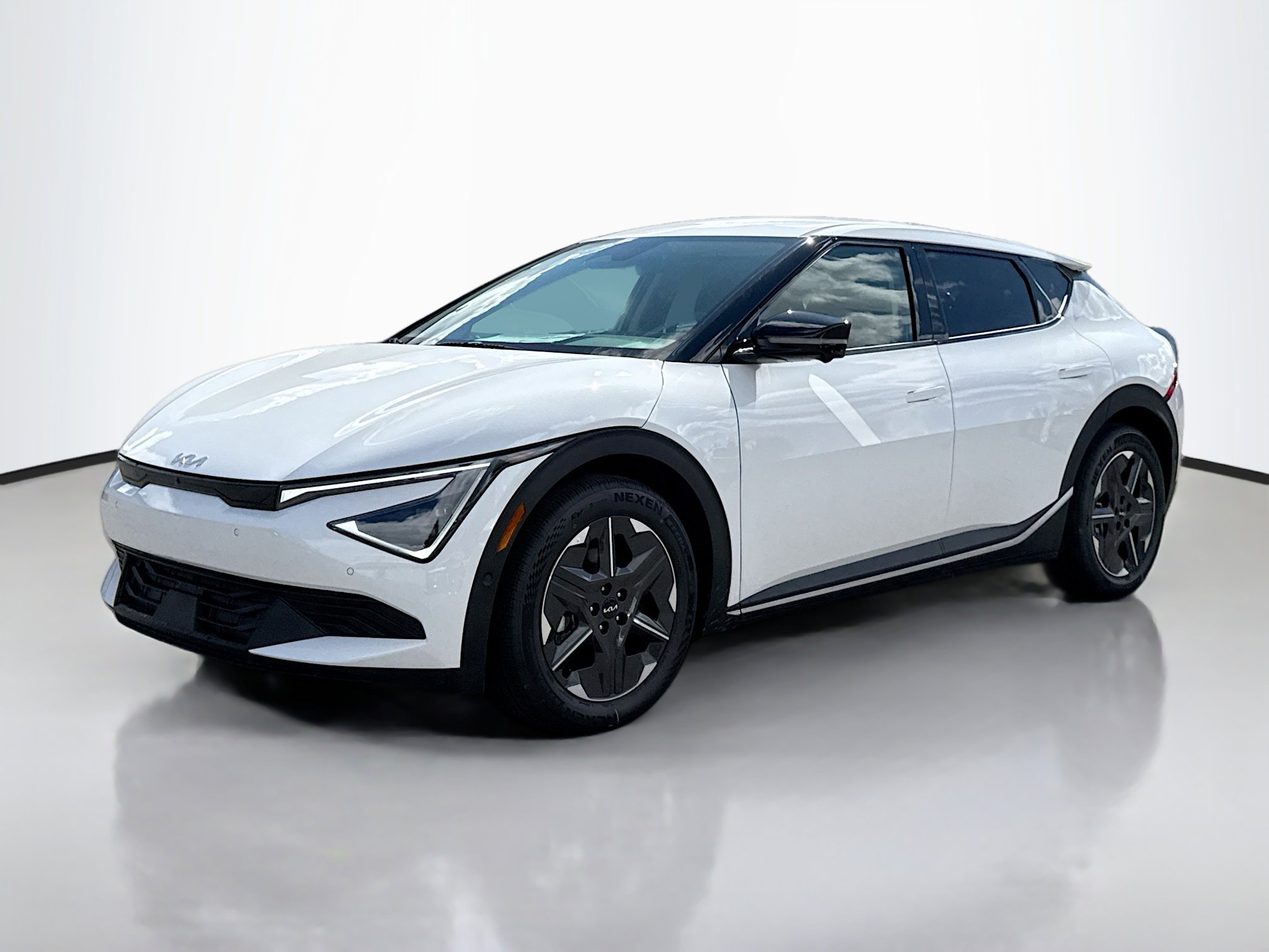 2025 Kia EV6 Light photo 2